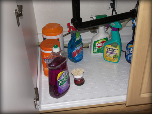 Slide N' Fit pan allows cabinet doors to close easily